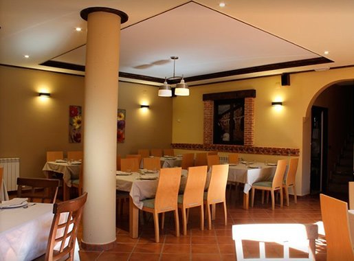 https://www.restauranis.com/fotos/p1tI-Restauranis-Coscolo-local1.jpg