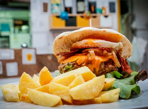 uranis fogon c2 hamburguesa con salsa min